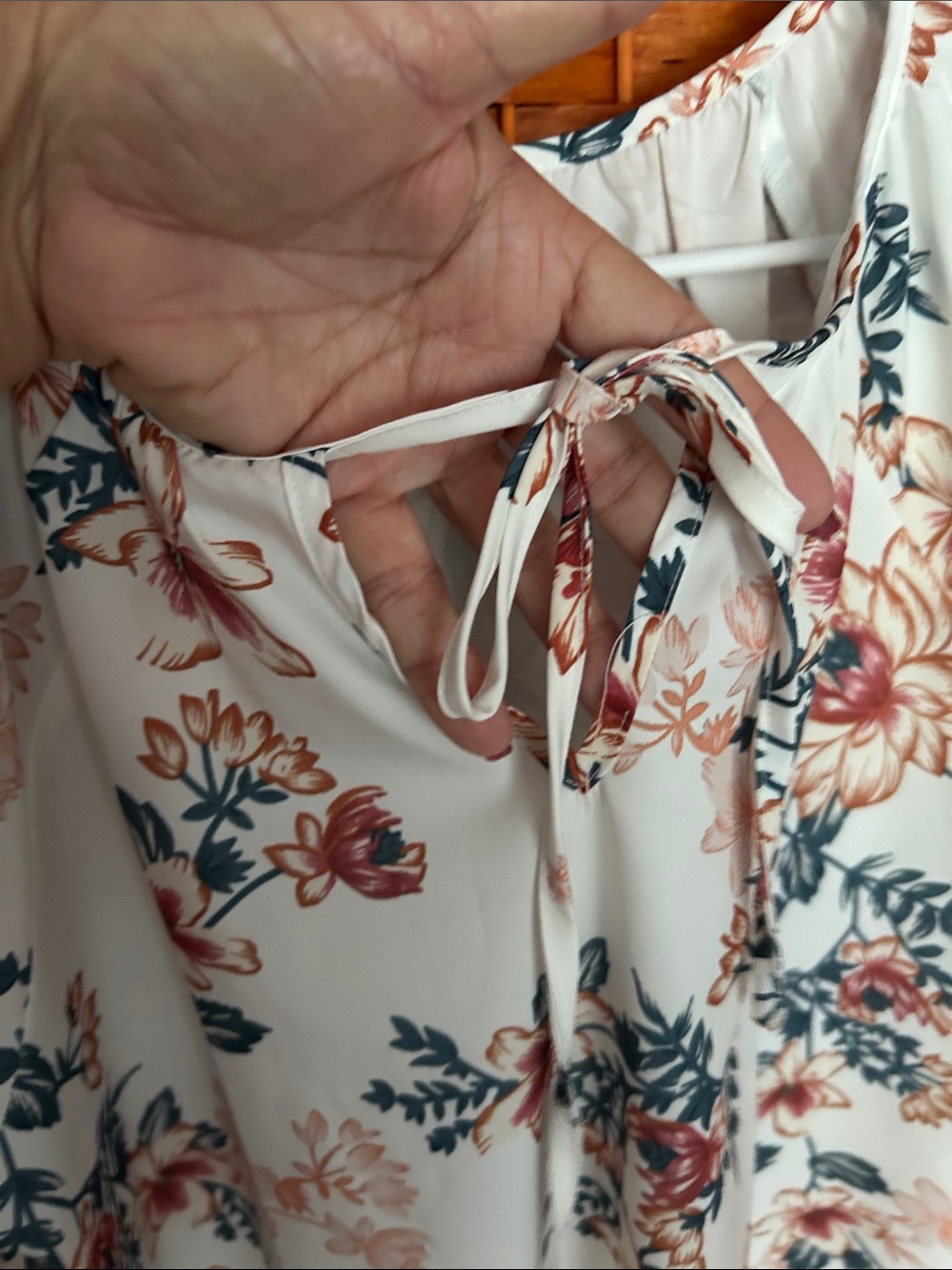 Beautiful polyester ✂️ - Picture 3 of 5